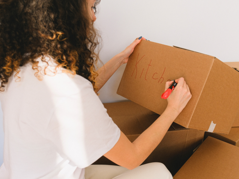 How to Properly Label Moving Boxes