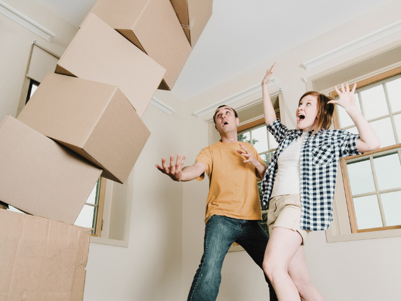 couple experiencing one of the msot common Moving Disasters